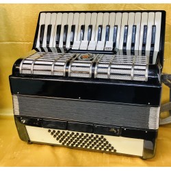 Weltmeister Ideal Lightweight 34 Key 72 Bass 3 Voice Piano Accordion Used