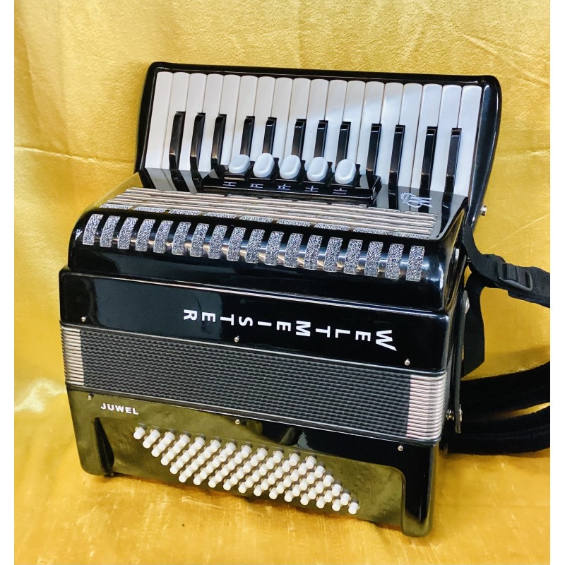 Weltmeister Juwel 3 Voice 30 key 72 Bass Compact Accordion Used