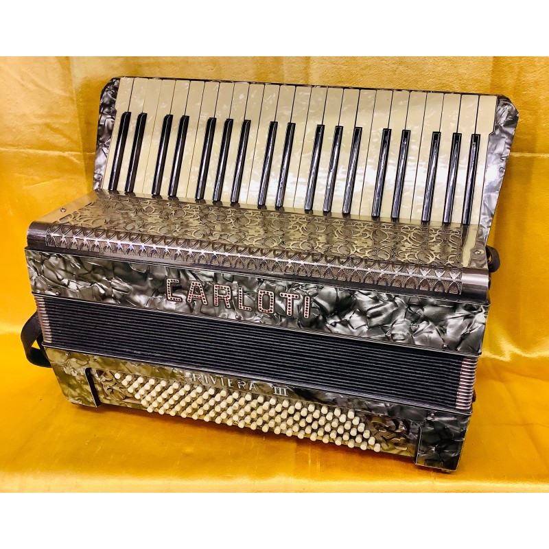 Carloti 1940s Vintage 3 Voice 41/120 Musette Piano Accordion Used Carloti 1940s Vintage 3 Voice 41/120 Musette Piano Accordion Used